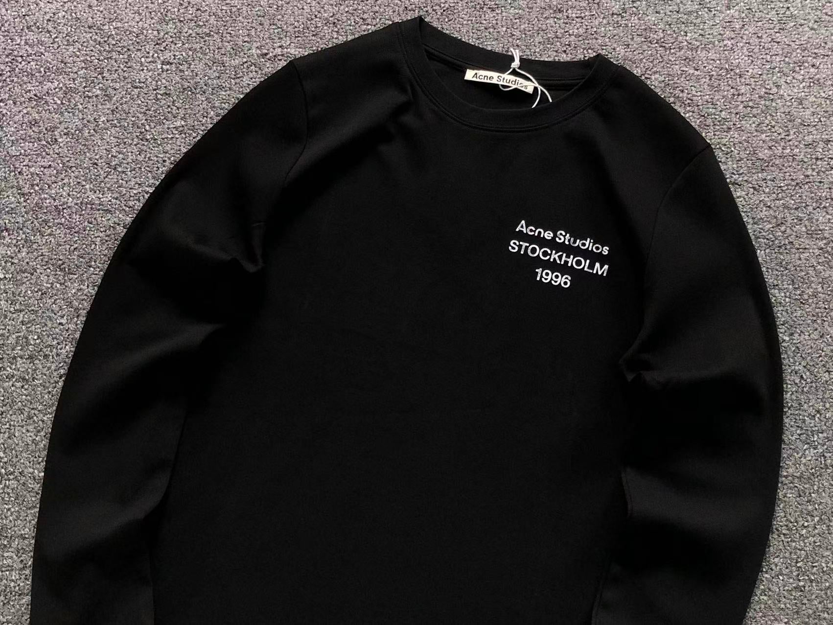 AcneStdios Longsleeve Female