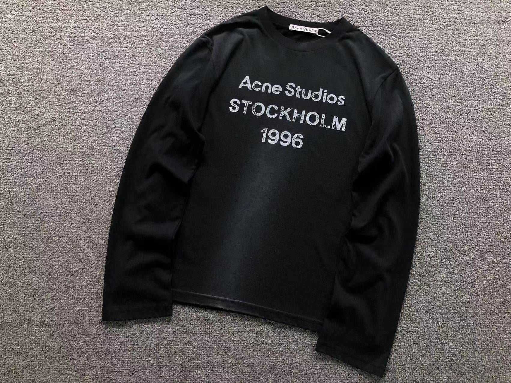 AcneStdios Longsleeve Female