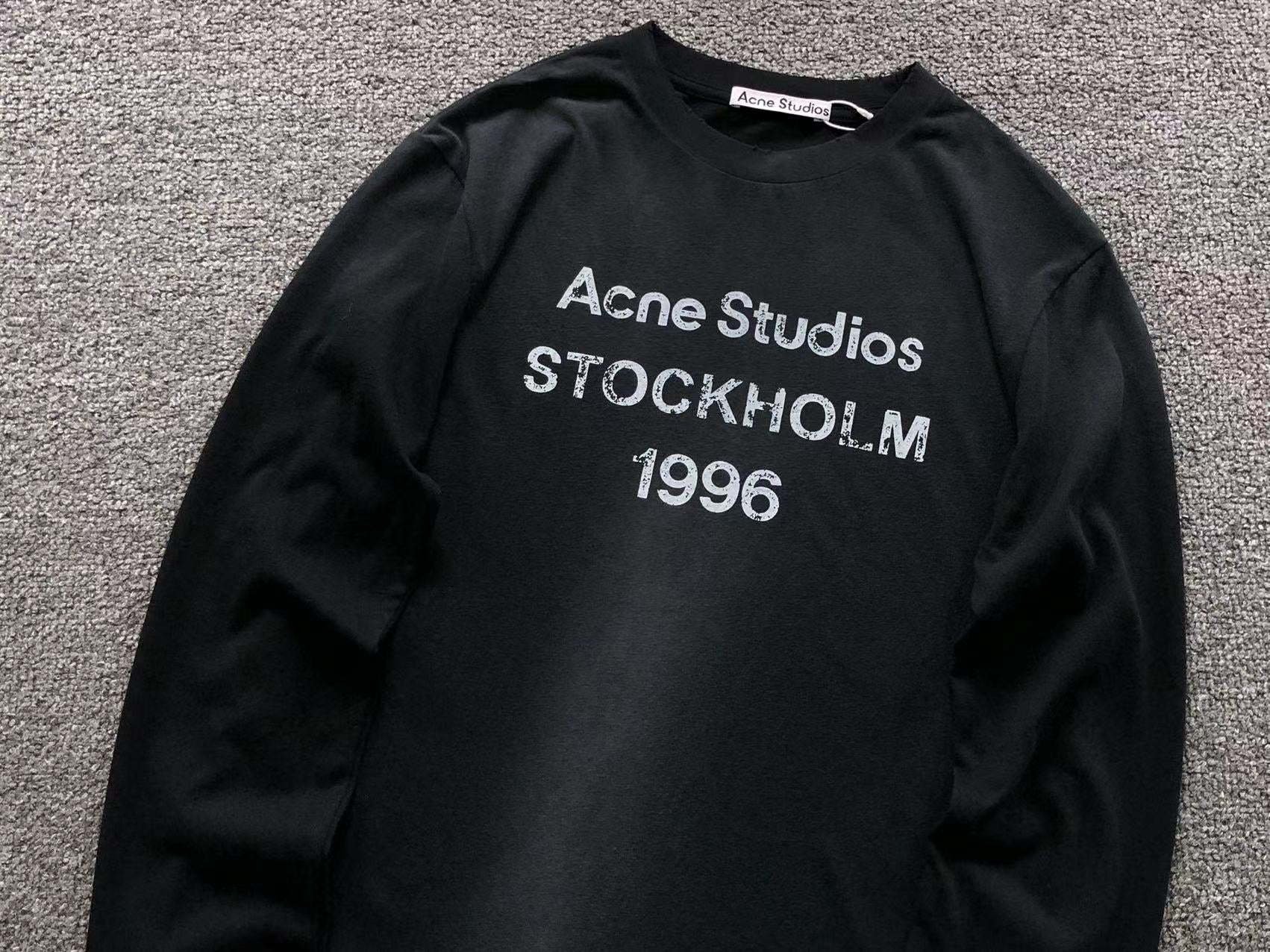 AcneStdios Longsleeve Female