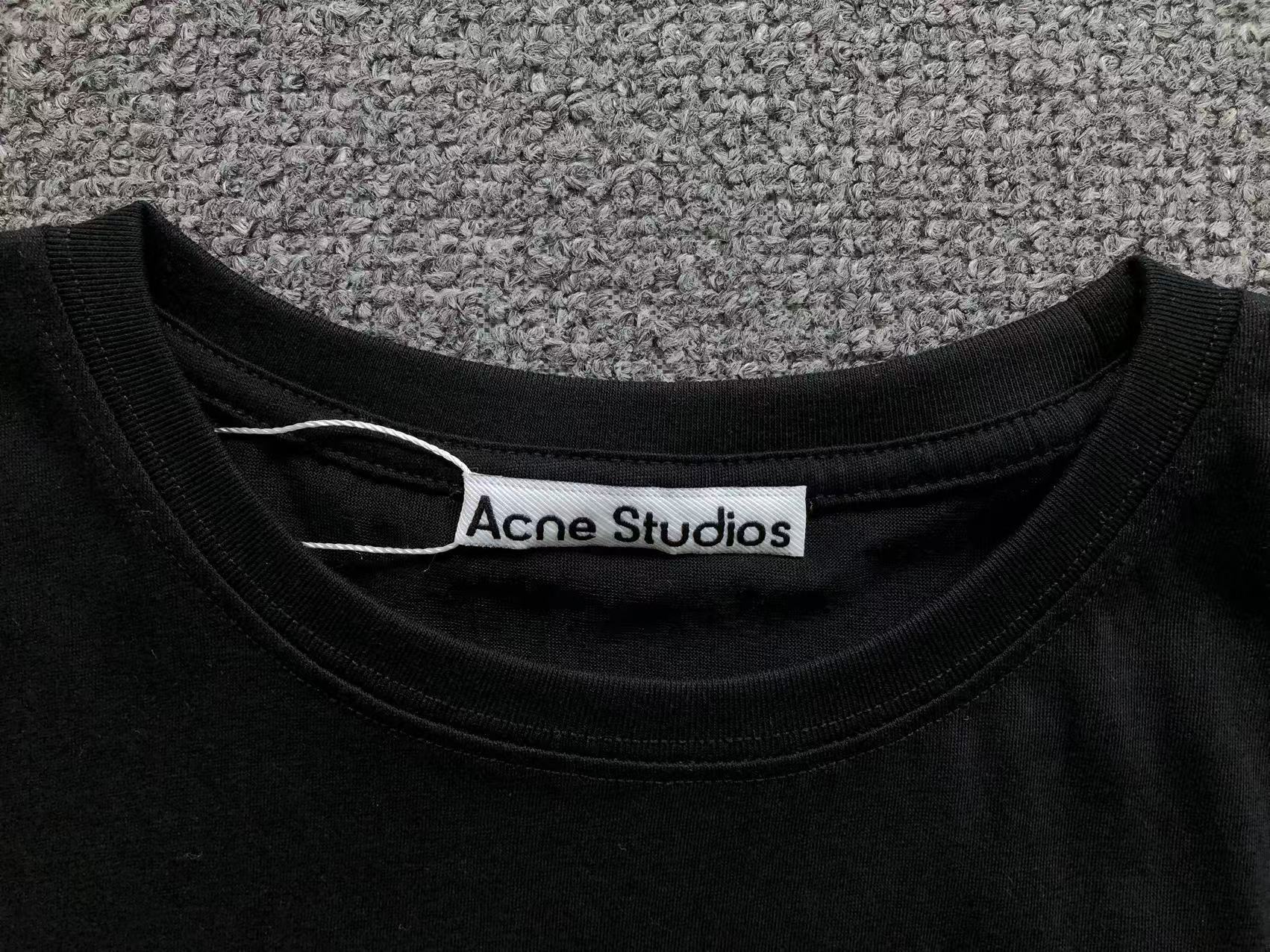 AcneStdios Tshirt Female