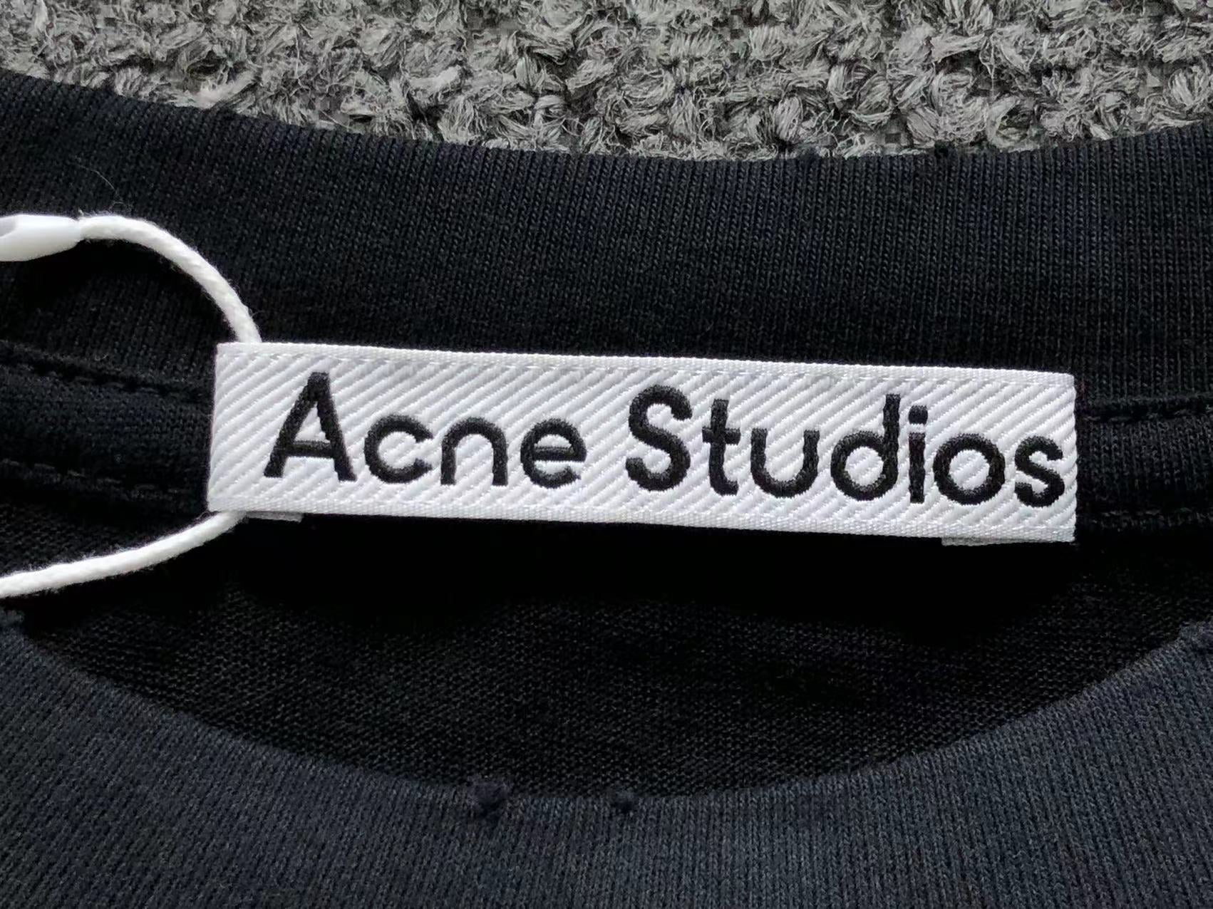 AcneStdios Longsleeve Female