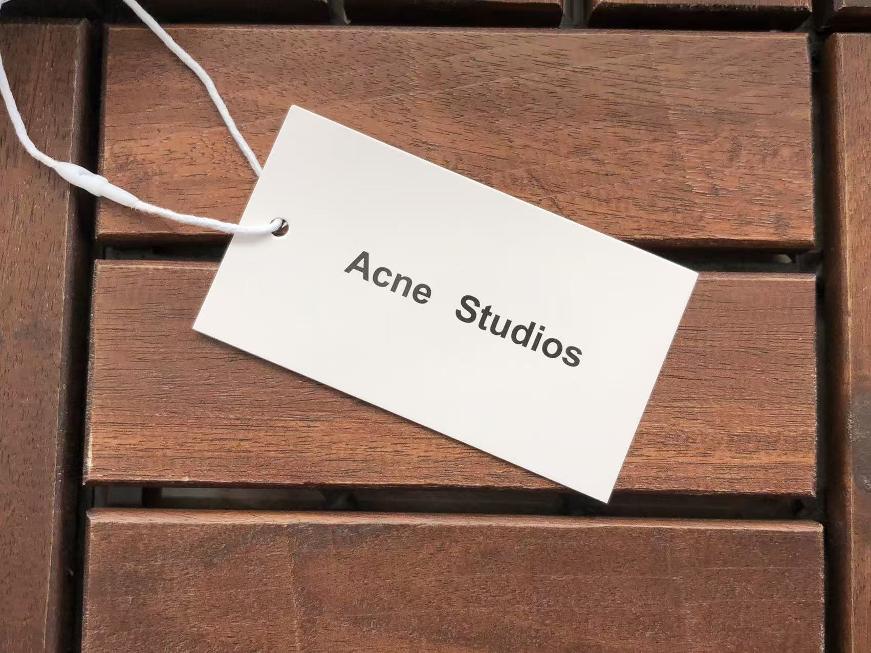 AcneStudios Manga larga